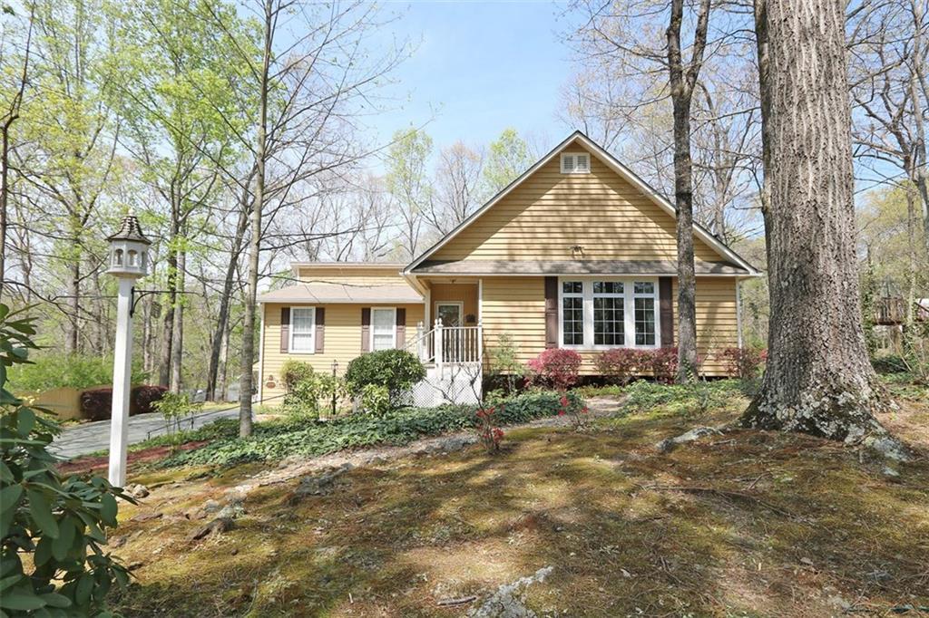109 Riverlake Dr., Woodstock, GA 30188