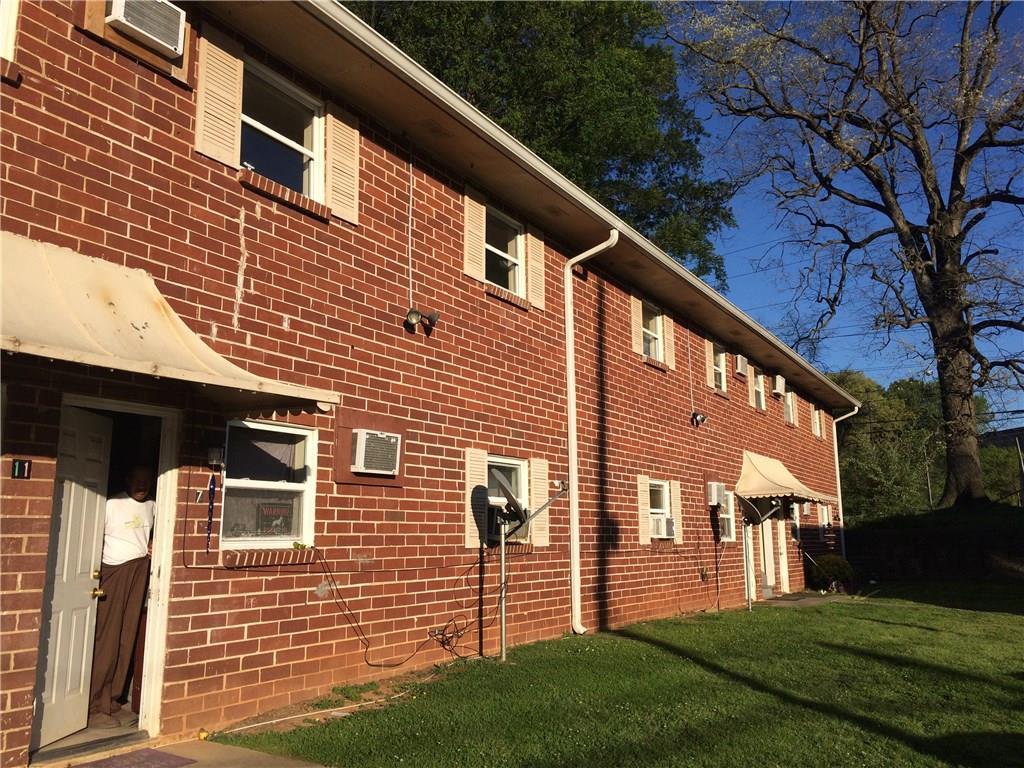 2336 Bolton Rd., Atlanta, GA 30318