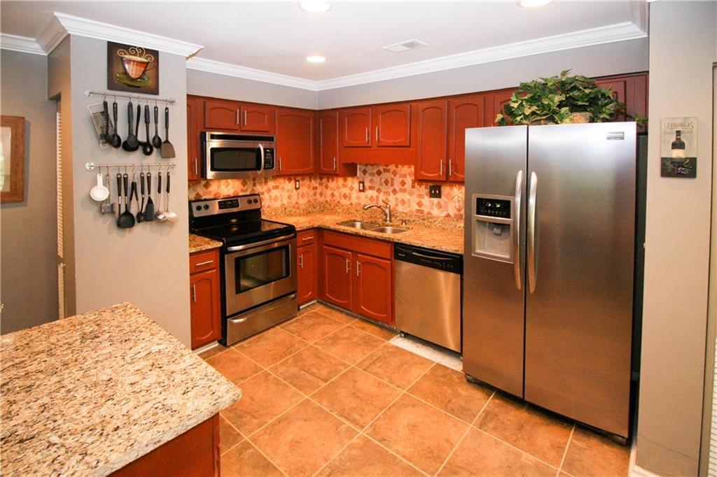 198 Peachtree Hollow Ct., Atlanta, GA 30328