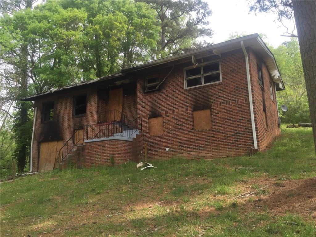 2631 Rosalyn Ln., Smyrna, GA 30080