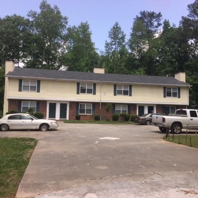 729 Burnt Creek Dr., Lilburn, GA 30047