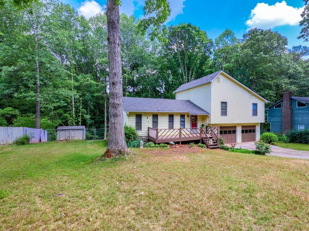 320 Creekbend Dr., Woodstock, GA 30188