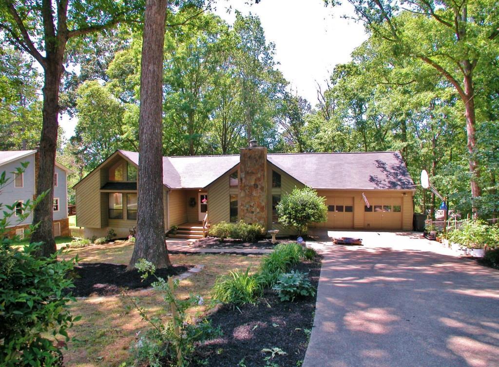 2857 Rosemont Dr., Lawrenceville, GA 30044