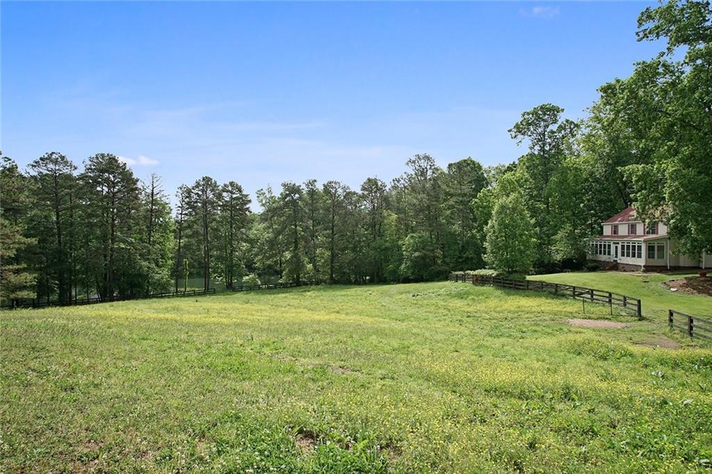 516 N Lake Ln., Canton, GA 30115