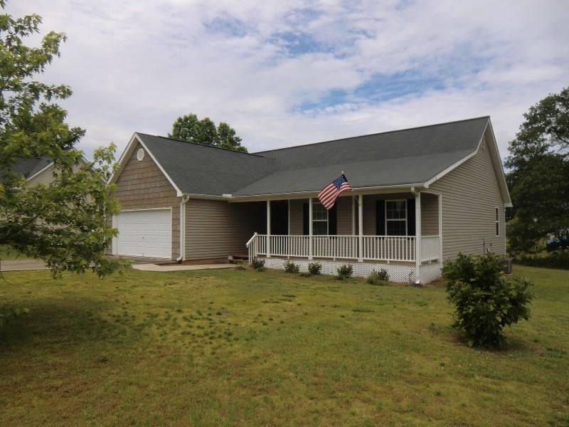 7395 Pea Ridge Rd., Gainesville, GA 30606