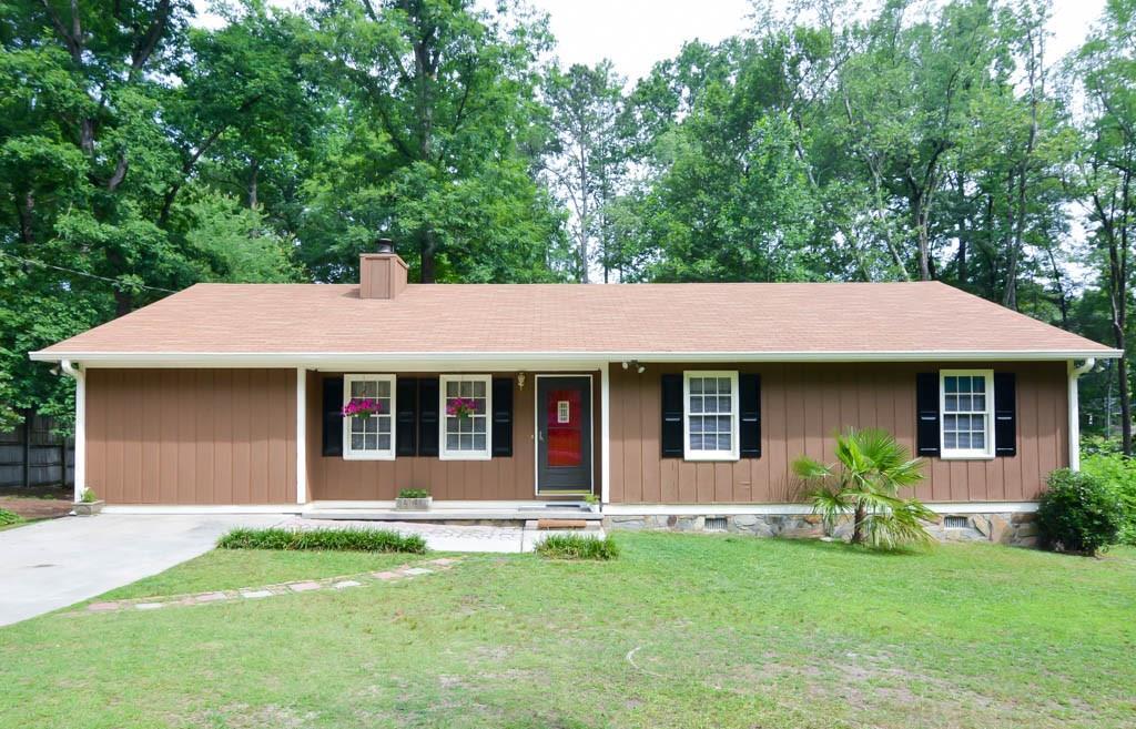 423 Bob Wood Dr., Loganville, GA 30052