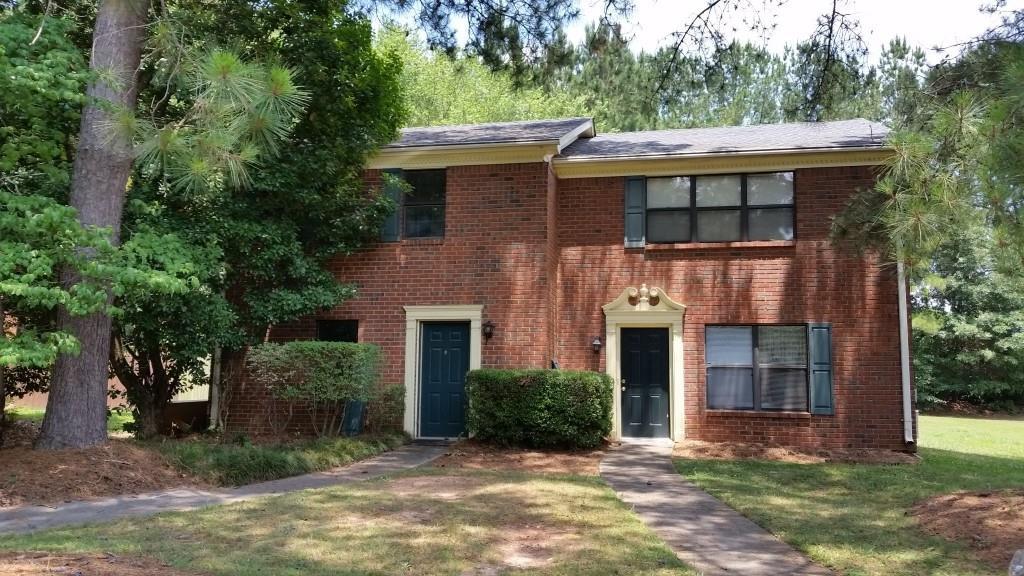 883 Yorkshire Ln., Lawrenceville, GA 30044