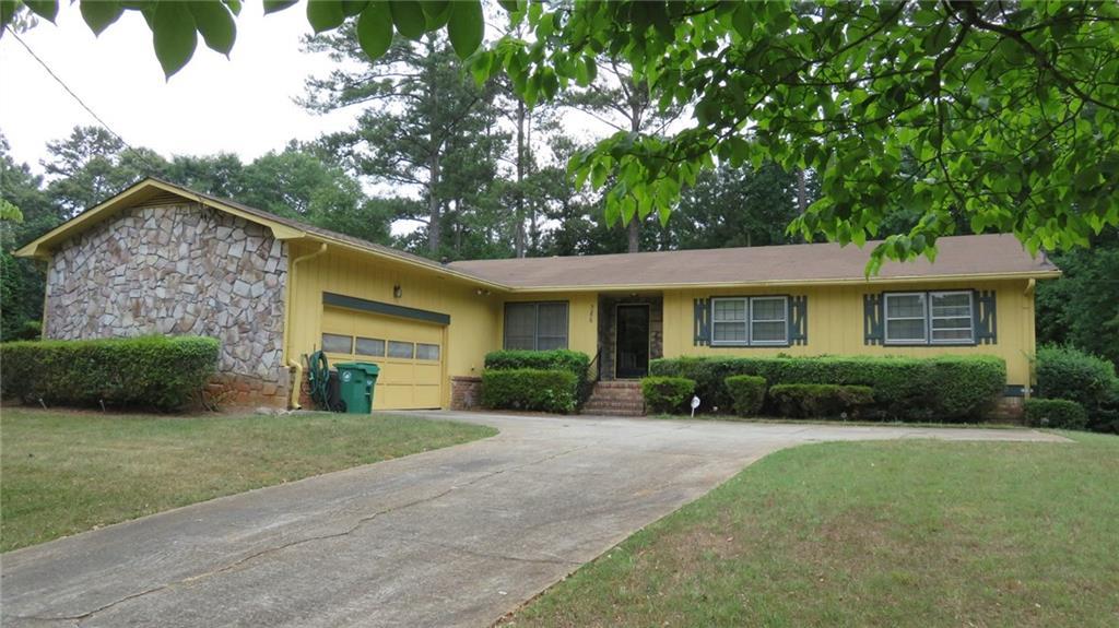 3275 Wintercreeper Dr., Lithonia, GA 30038