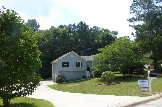 735 Silverthorne Cir., Douglasville, GA 30134