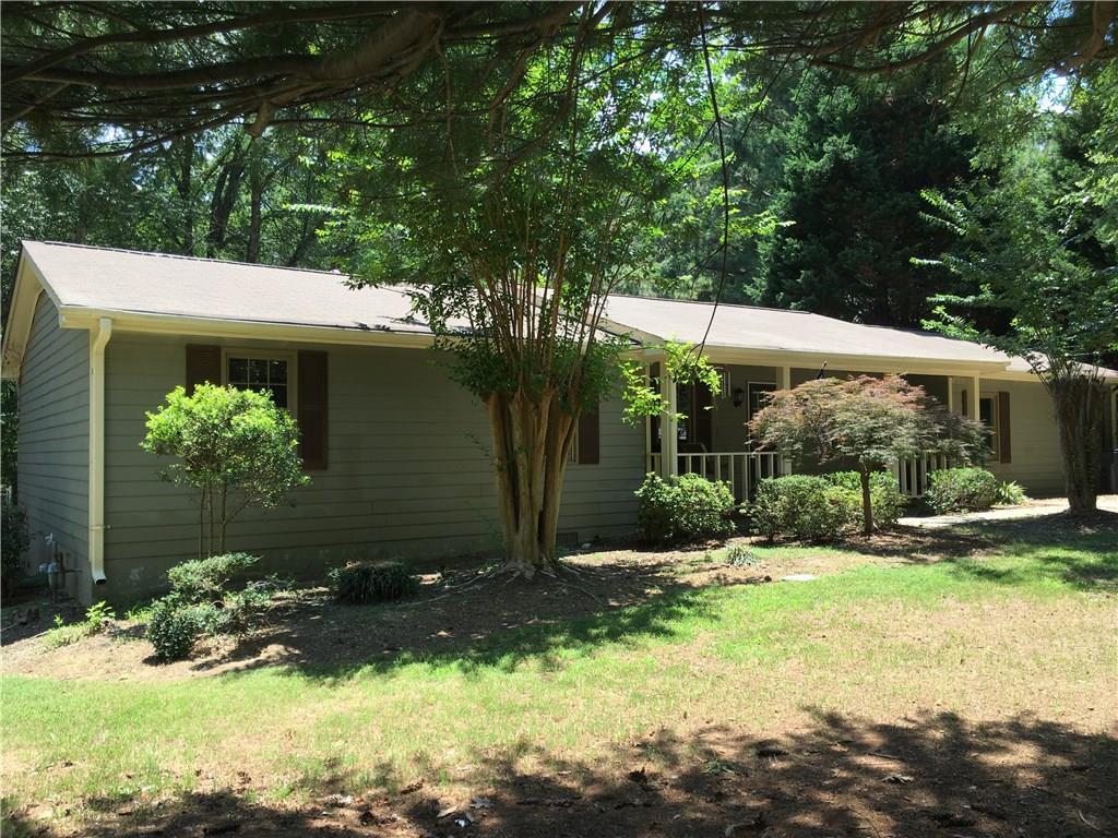 896 Ridgedale Dr., Lawrenceville, GA 30043