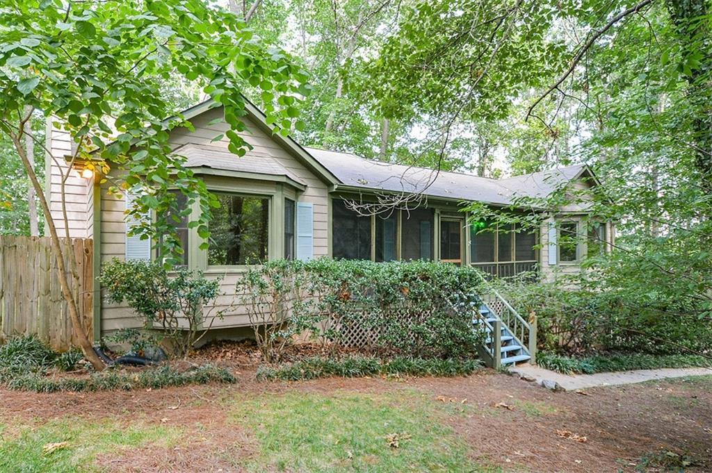 1513 Rocky Creek Dr., Woodstock, GA 30188