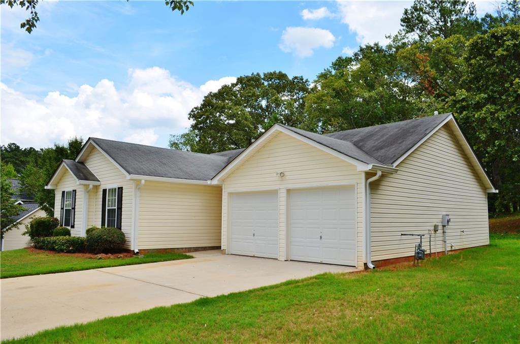 6917 Fields Dr., Douglasville, GA 30135
