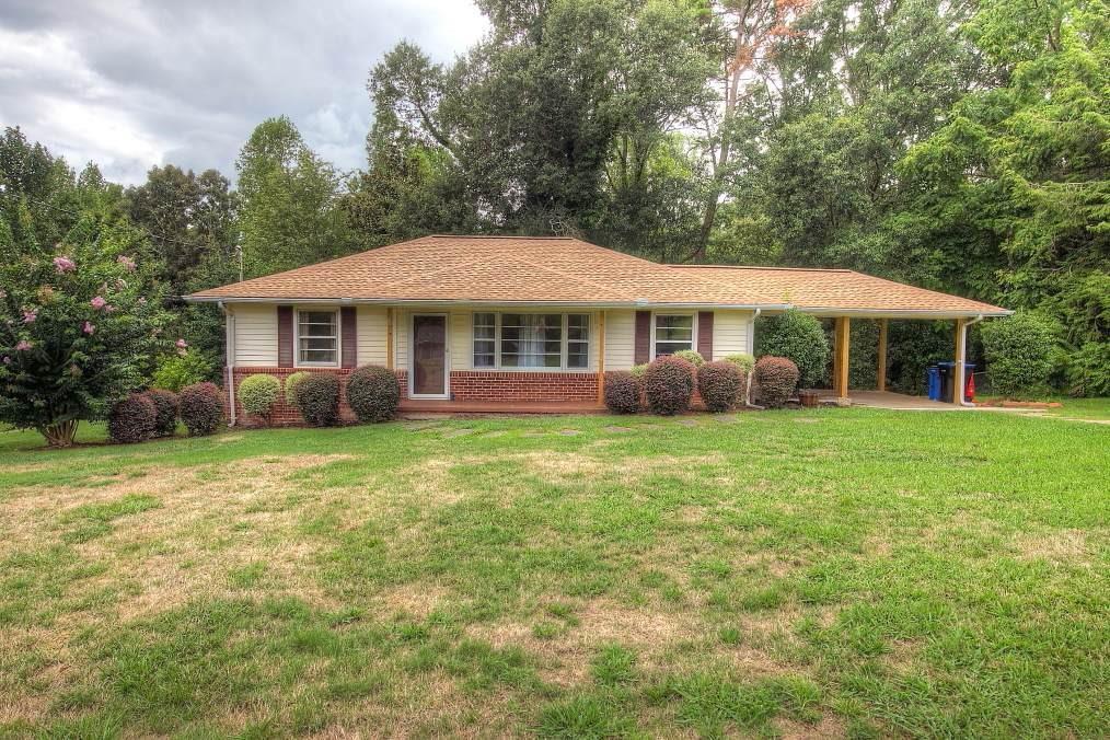 325 Cliff Holcomb Dr., Ball Ground, GA 30107