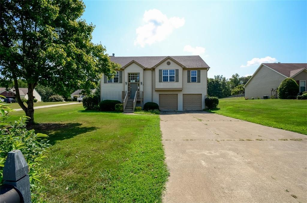 8225 River Hill Commons Dr., Ball Ground, GA 30107