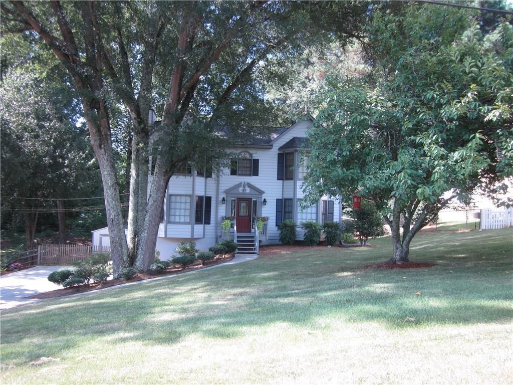 1504 Rocky Creek Dr., Woodstock, GA 30188