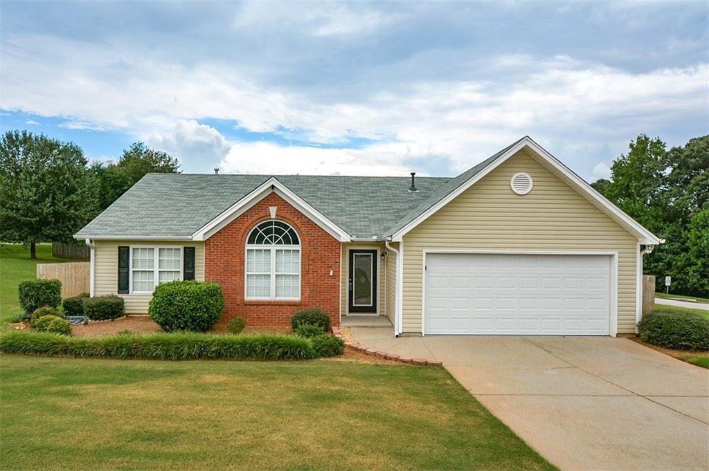 5701 Rolling Meadow Ln., Flowery Branch, GA 30542