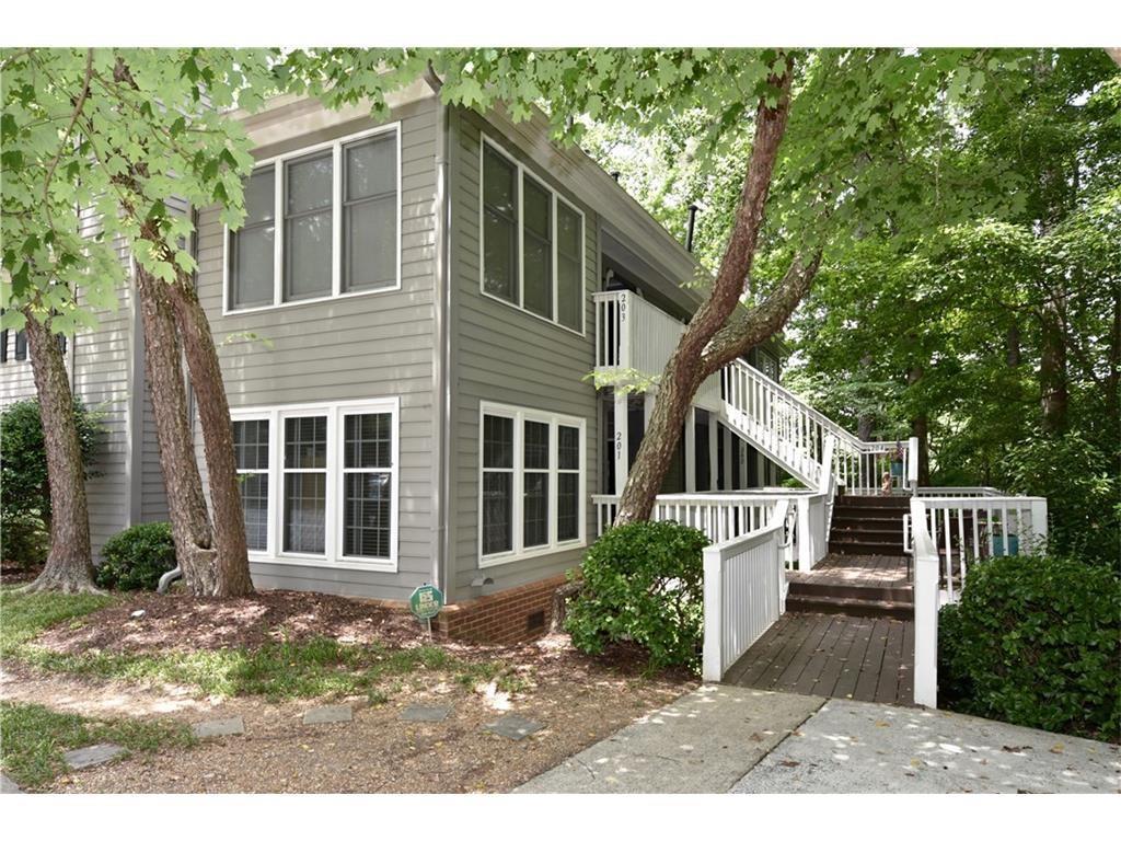 201 Bainbridge Dr., Sandy Springs, GA 30327