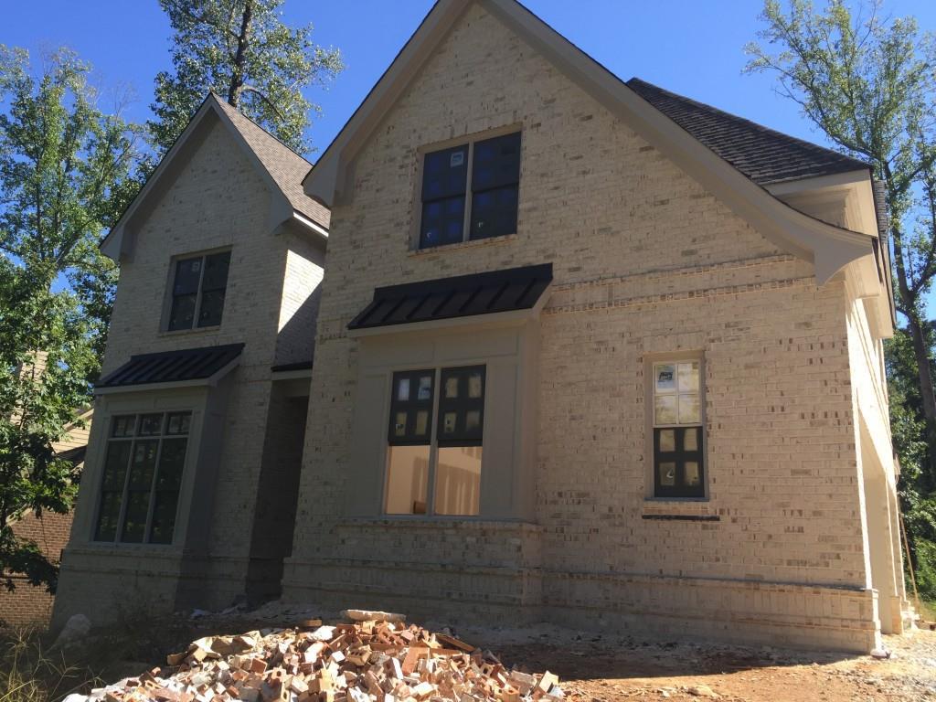 405 Pinecrest Rd., Atlanta, GA 30342