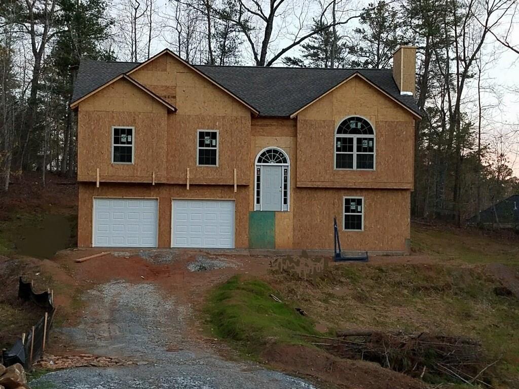 105 Lock Ct., Ball Ground, GA 30107