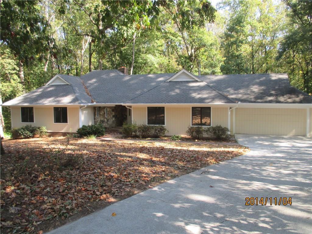 106 Roe Hampton Ln., Stone Mountain, GA 30087