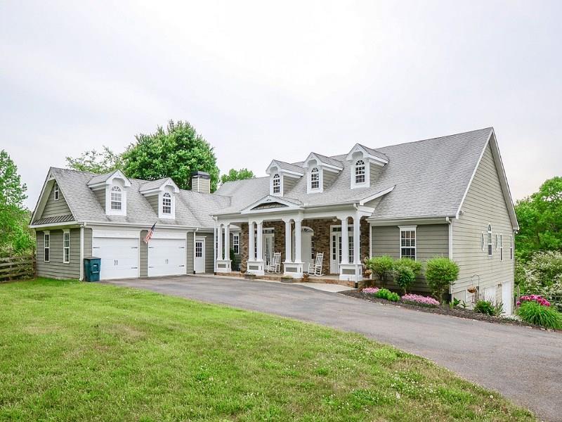776 Bunch Ct., Talking Rock, GA 30175