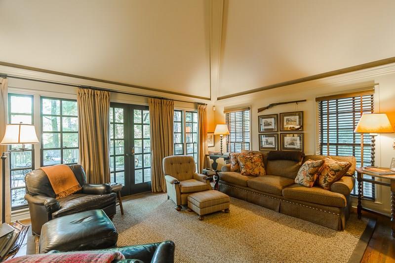 711 Longwood Dr., Atlanta, GA 30305