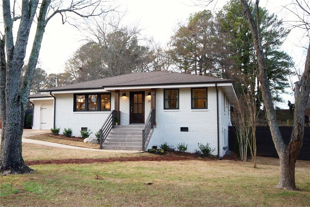 911 Lake Ct., Smyrna, GA 30082