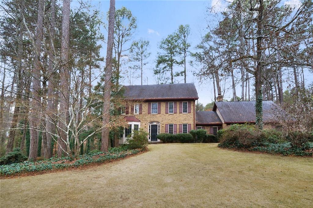 2915 Ascot Ln., Roswell, GA 30076