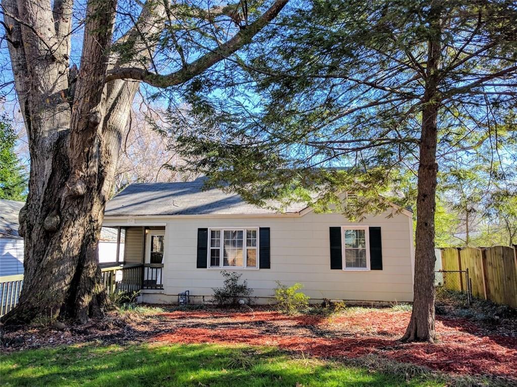 2852 Pearl St., East Point, GA 30344