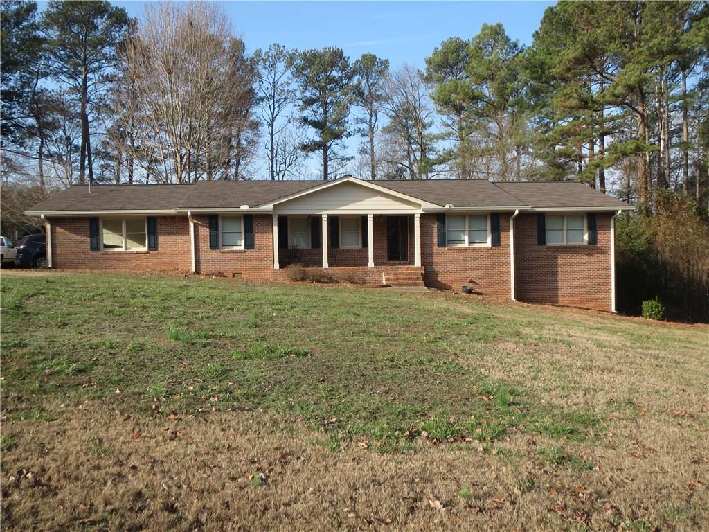 1946 Tanglewood Dr., Snellville, GA 30078