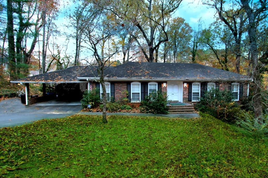 320 Knoll Woods Dr., Roswell, GA 30075