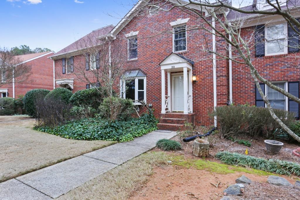 32 Huntington Place Dr., Sandy Springs, GA 30350