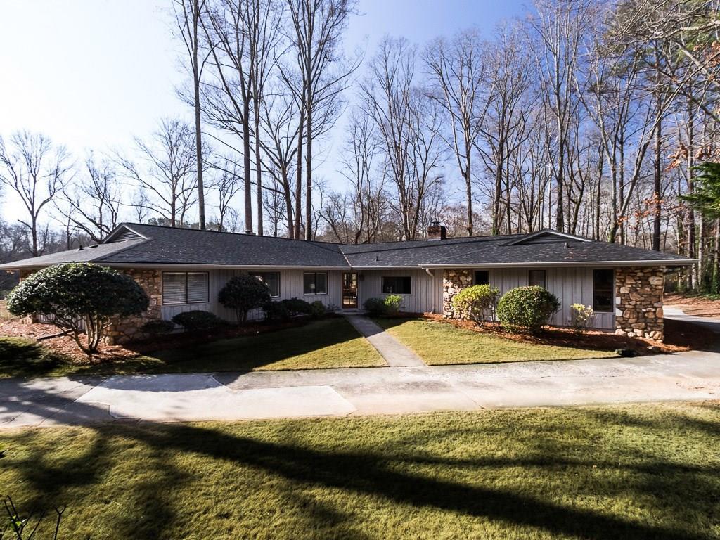 511 Ridgewater Dr., Marietta, GA 30068