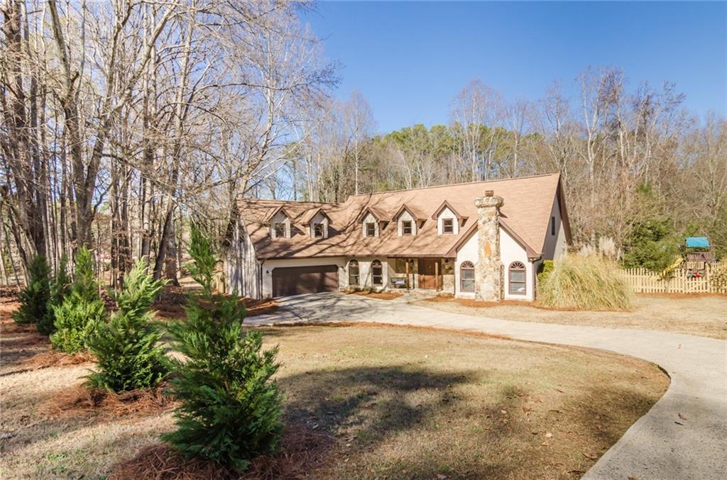 975 Lake Charles Dr., Roswell, GA 30075