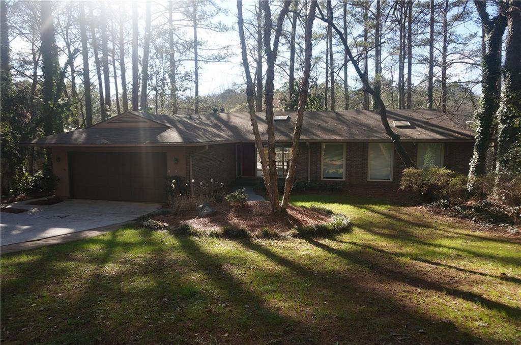 9270 N Lake Dr., Roswell, GA 30076