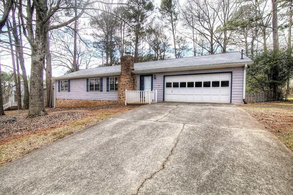1541 Bentwood Dr., Lilburn, GA 30047