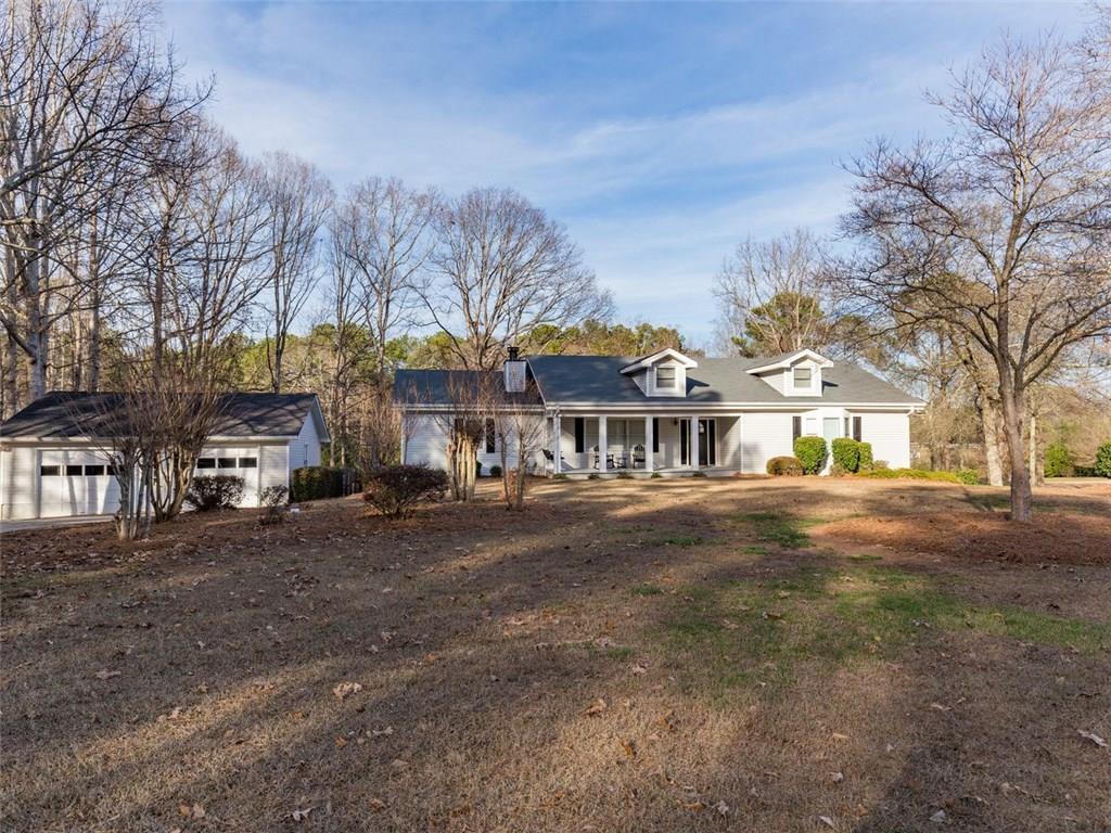 5278 Lake Carlton Rd., Loganville, GA 30052