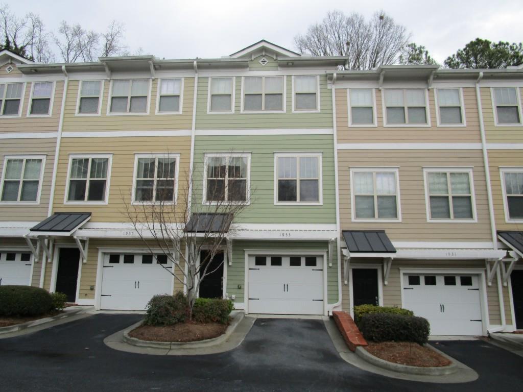 1933 Sterling Oaks Cir., Brookhaven, GA 30319