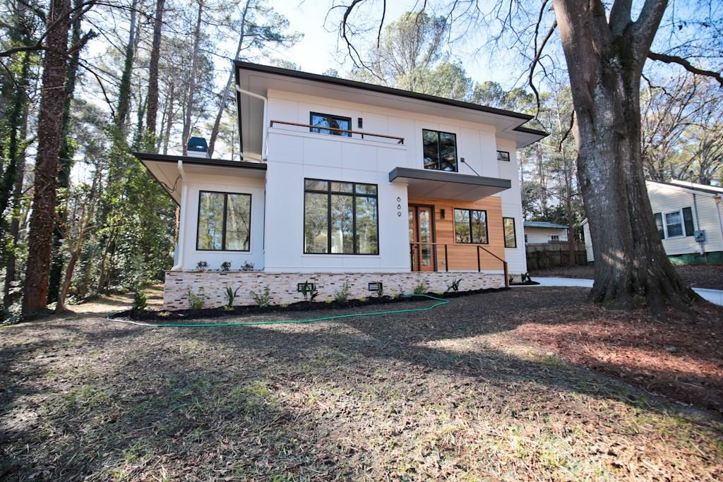 689 Scott Cir., Decatur, GA 30033