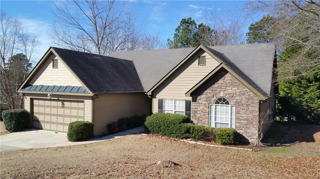 1280 Waterwood Dr., Loganville, GA 30052