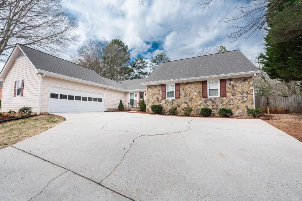 3909 Cotswold Dr., Lilburn, GA 30047