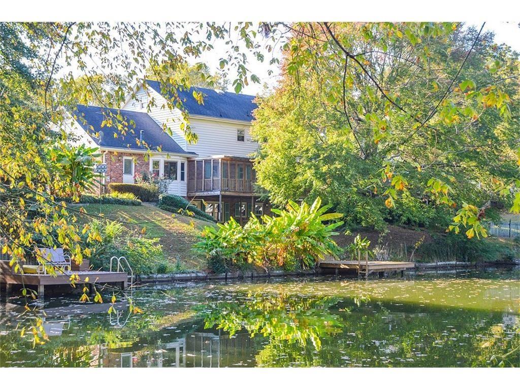 5107 Meadowlake Dr., Dunwoody, GA 30338