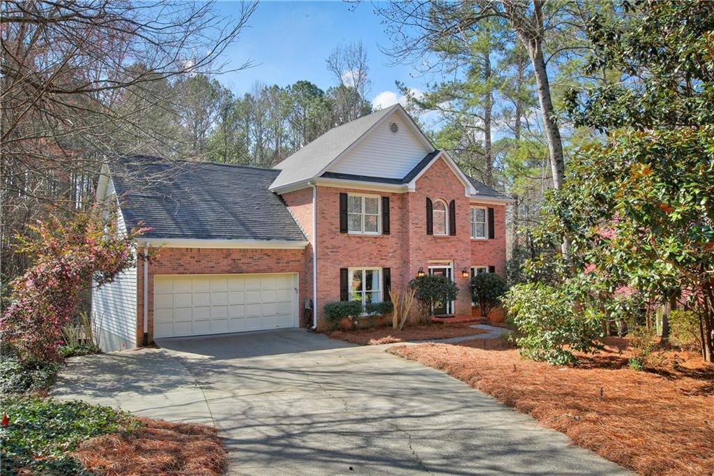 945 Freemanwood Ln., Alpharetta, GA 30004