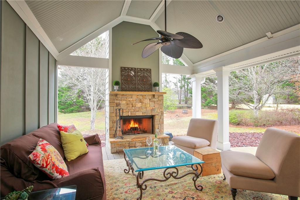 135 Glenclairn Ct., Roswell, GA 30076