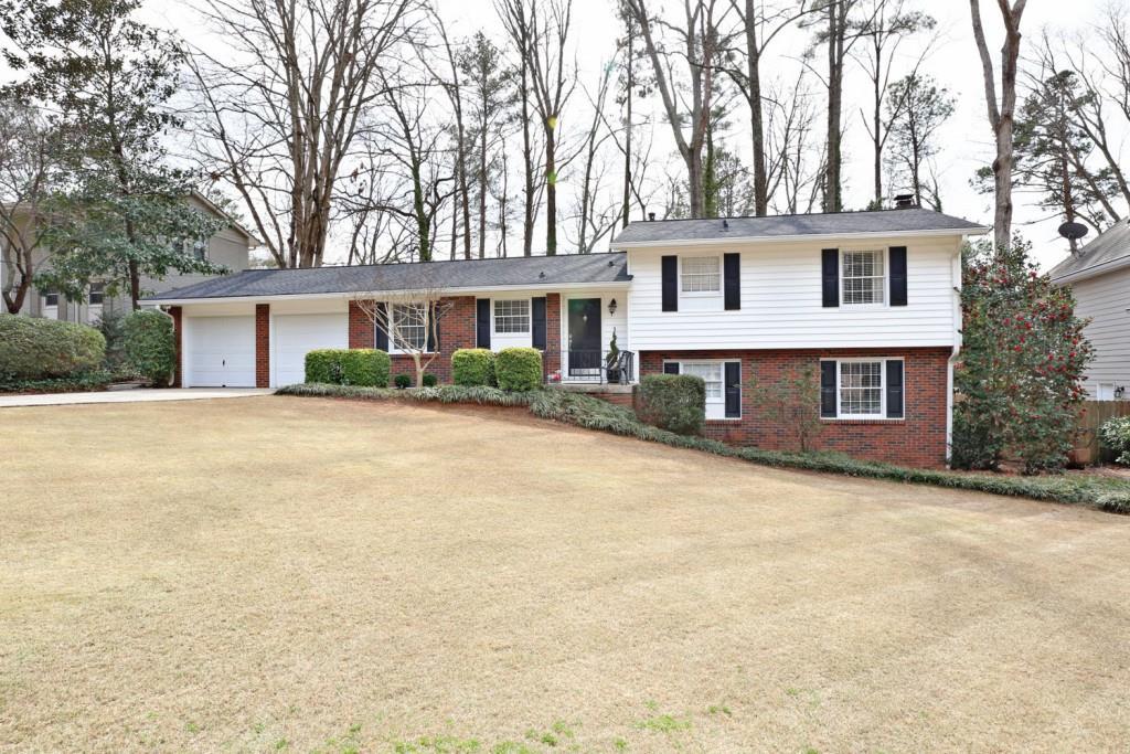 1541 Runnymeade Rd., Brookhaven, GA 30319