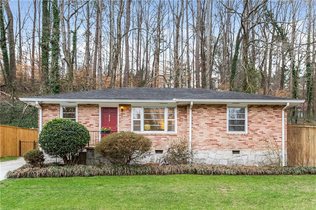 924 Scott Cir., Decatur, GA 30033