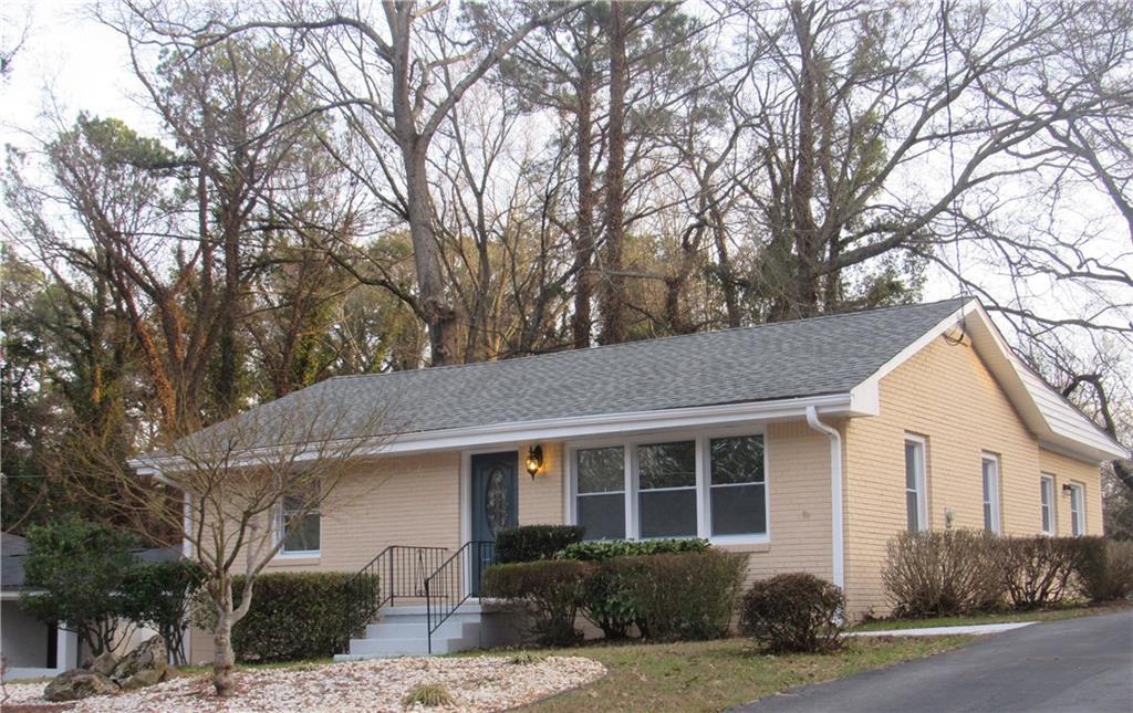 2677 Glenvalley Dr., Decatur, GA 30032