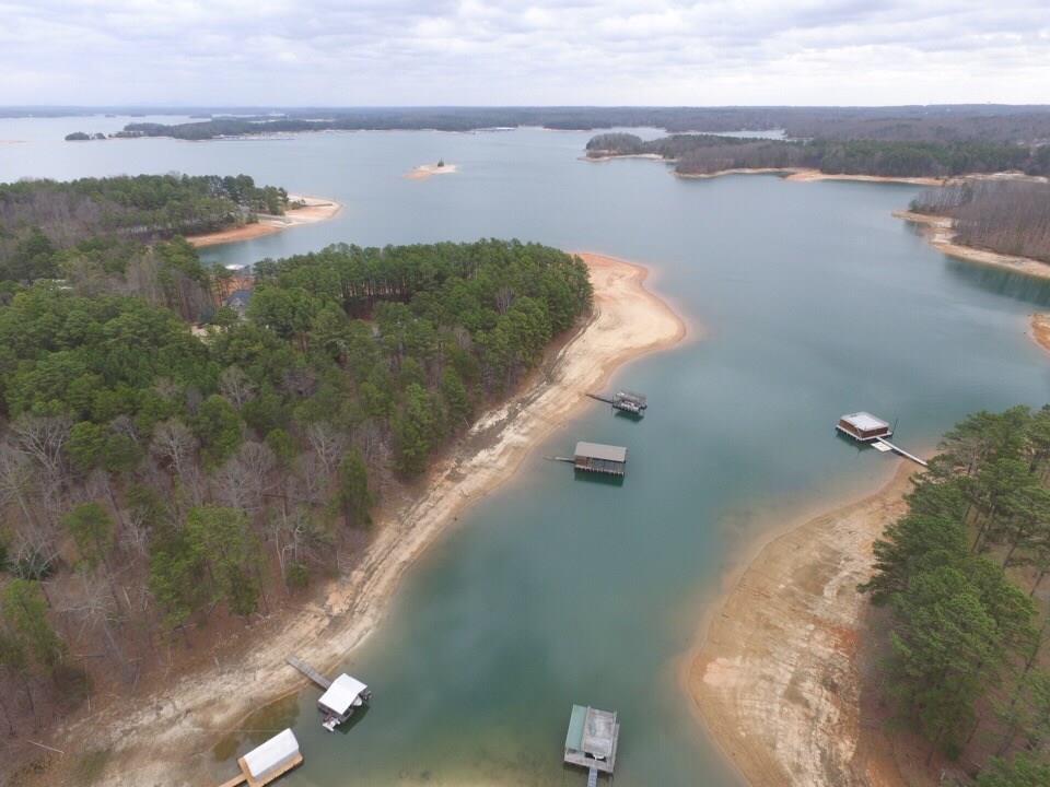 6806 Misty Cove Ln., Flowery Branch, GA 30542