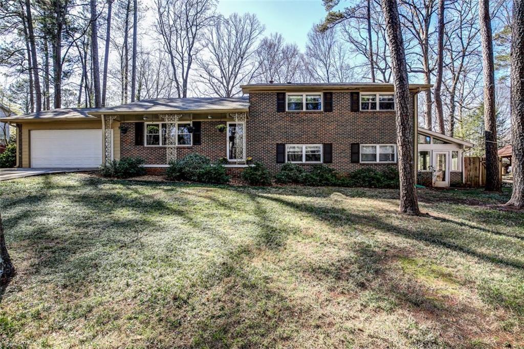 1596 Springbrook Dr., Decatur, GA 30033