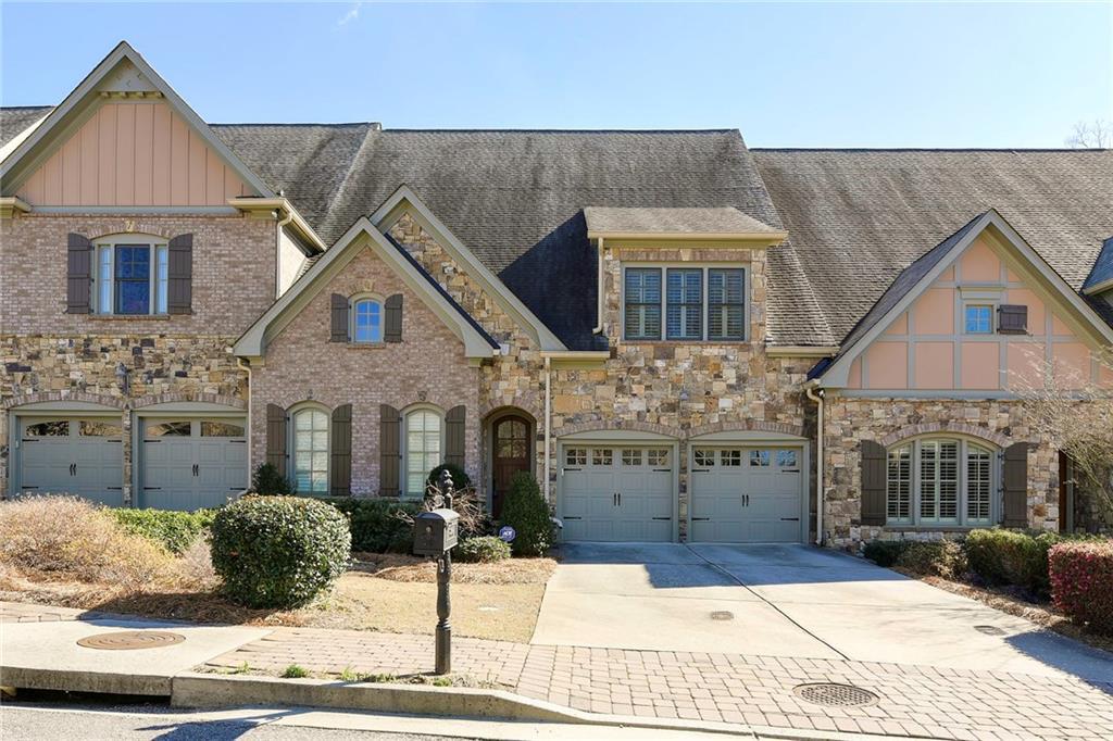 420 Wisteria Cir., Roswell, GA 30076